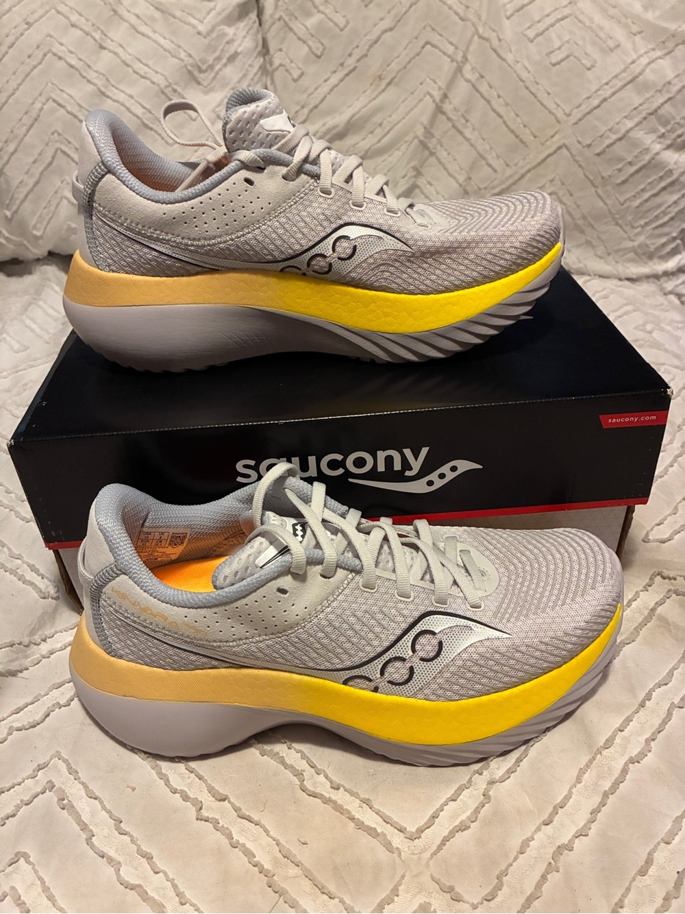 Saucony Kinvara Pro - New - Women’s Size 10 - Premium Carbon-Plated Running Shoe - Picture 2 of 8